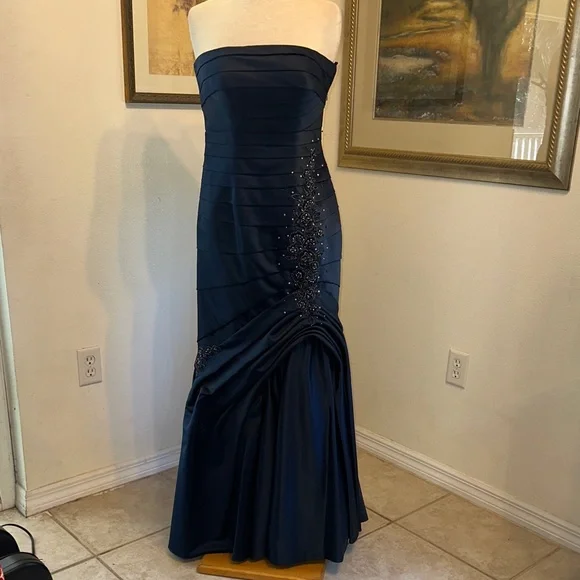 YSA MAKINO Elegant Navy Strapless Beaded Evening Gown Size 4/6 - Picture 1 of 16